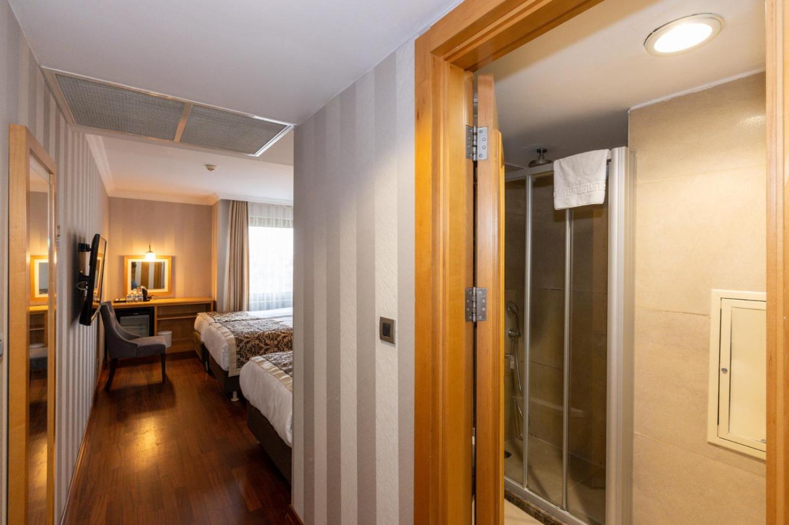 Crestium Prime Square Hotel