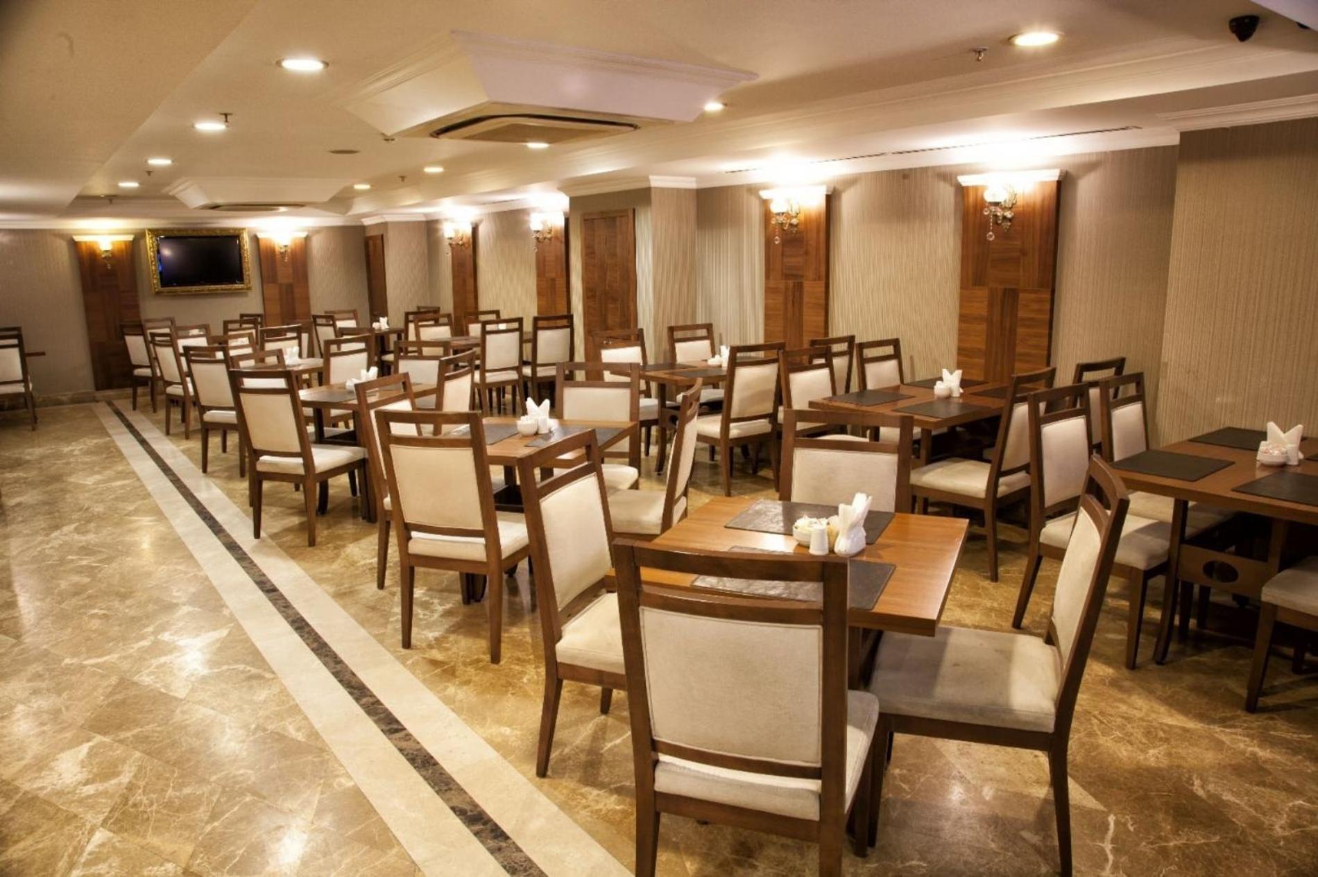 Crestium Prime Square Otel