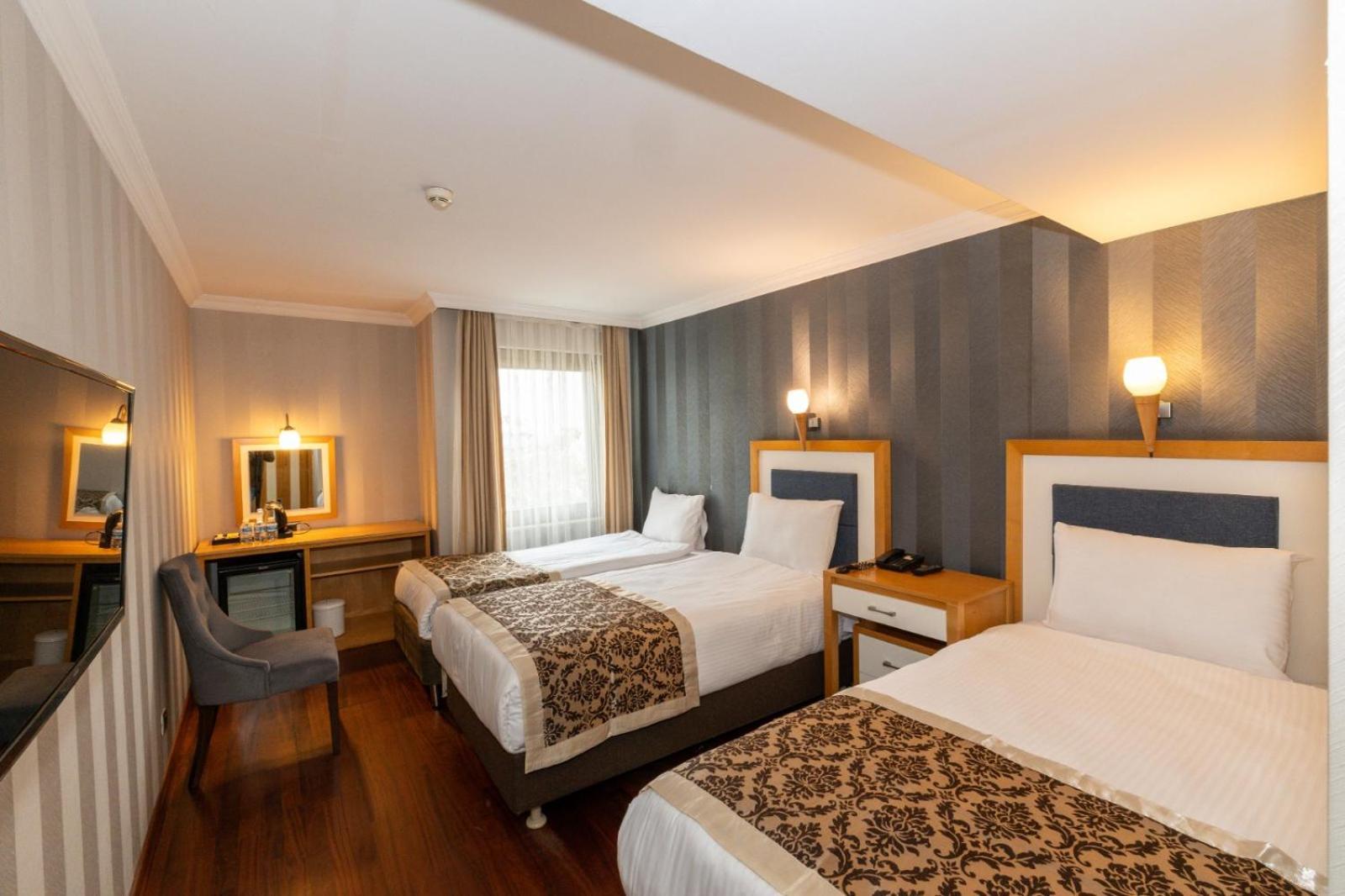 Crestium Prime Square Otel