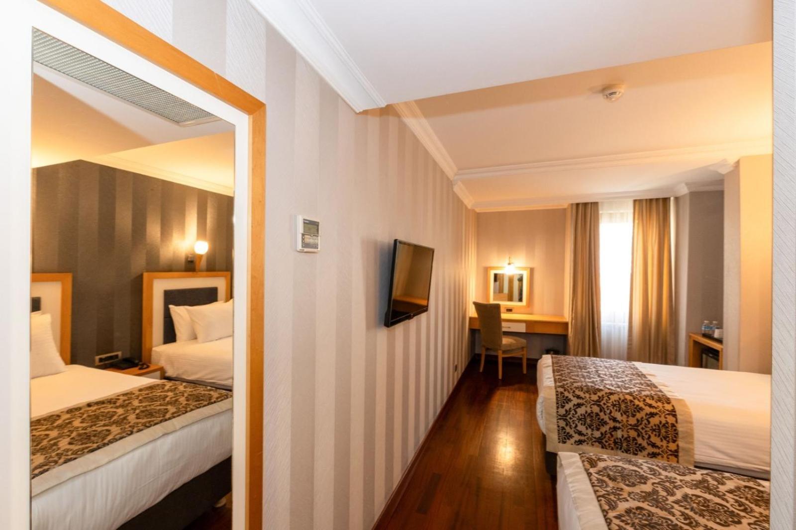 Otel Crestium Prime Square