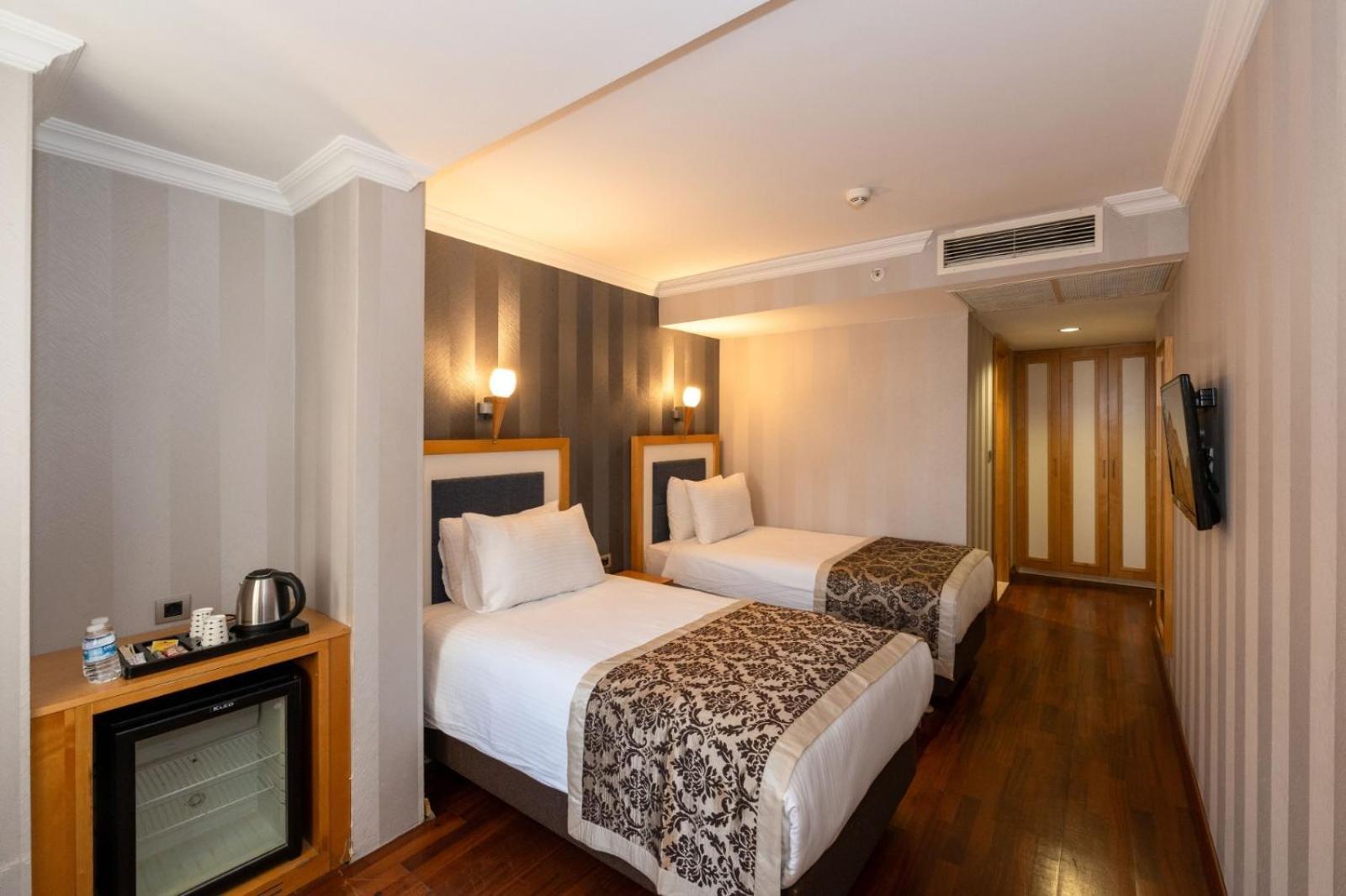Otel Crestium Prime Square